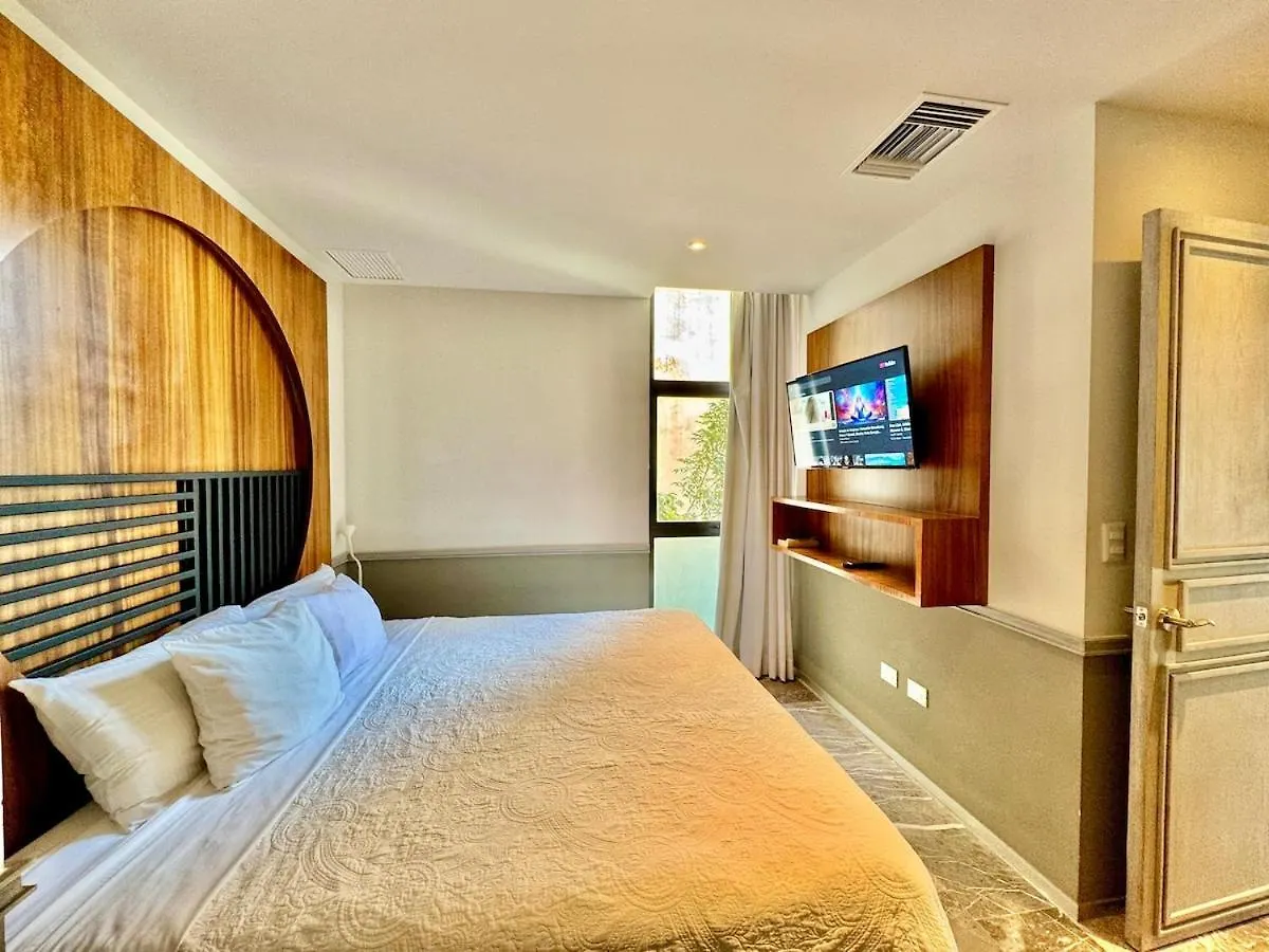 2 Bedroom Apartment Steps From The Sea! Playa del Carmen México