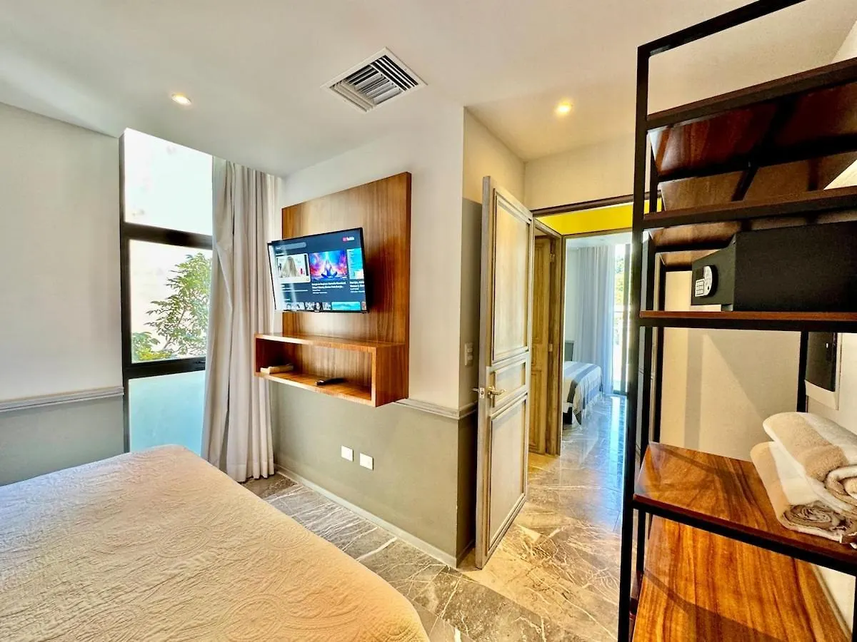 2 Bedroom Apartment Steps From The Sea! Playa del Carmen