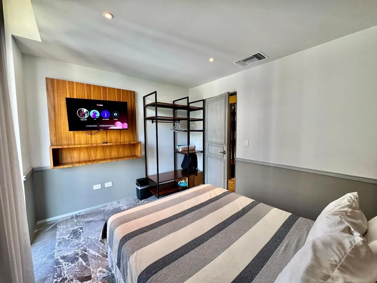 2 Bedroom Apartment Steps From The Sea! Playa del Carmen