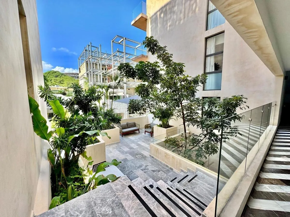 2 Bedroom Apartment Steps From The Sea! Playa del Carmen
