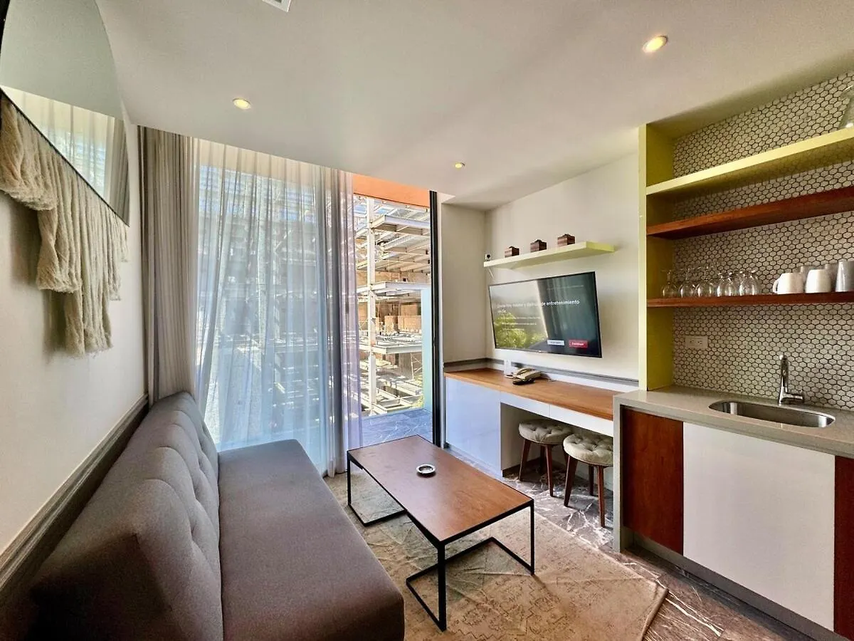 2 Bedroom Apartment Steps From The Sea! Playa del Carmen México