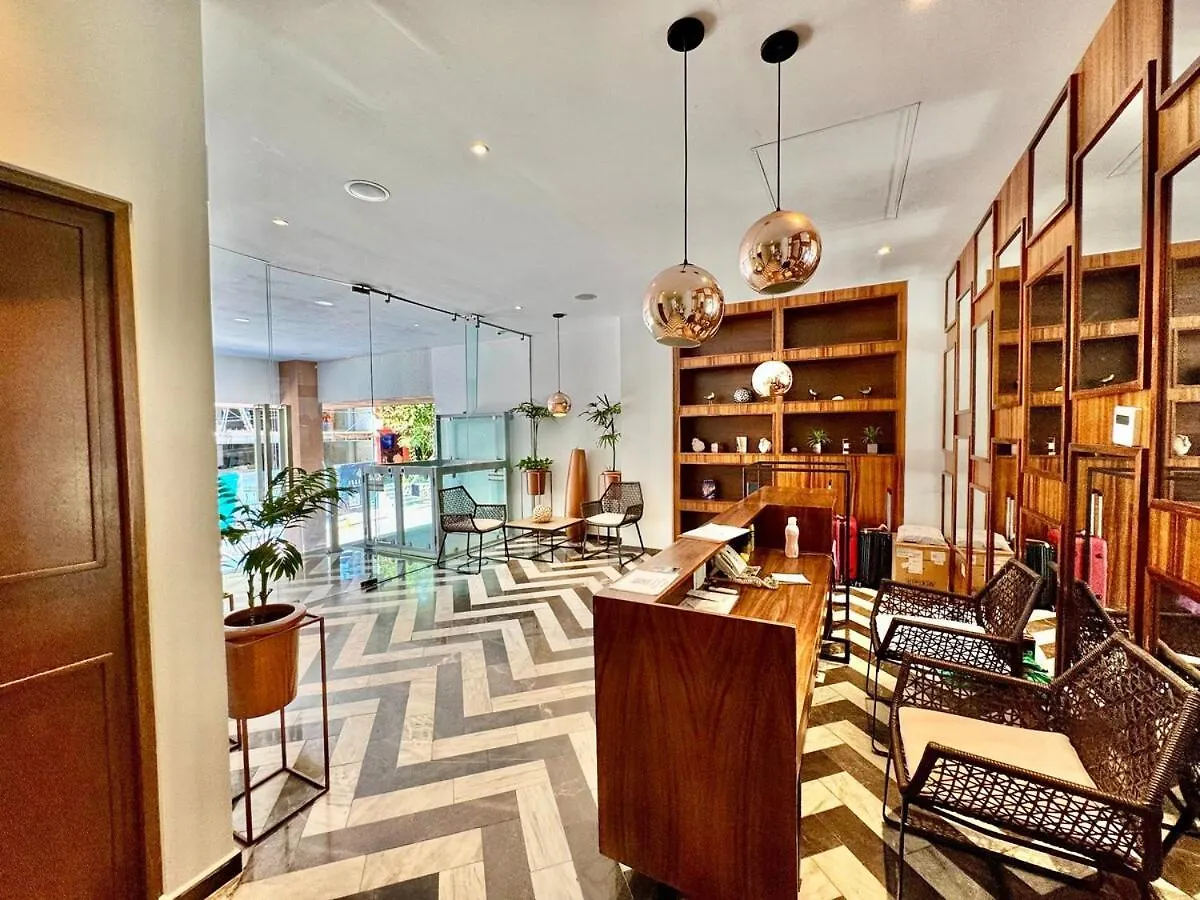 2 Bedroom Apartment Steps From The Sea! Playa del Carmen México