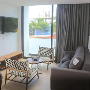 Luxury 1 Block To 5th Avenue Apartment