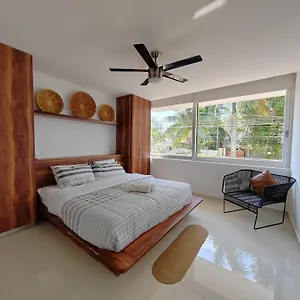 Centrally Located Steps Away From 5th Avenue And The Beach! By.yeah Apartment